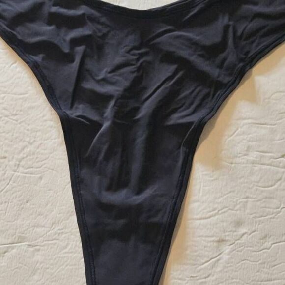 2 pair SKIMS V CUT PANTY NWT - Picture 4 of 14